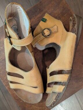 El Naturalista Comfort Sandals